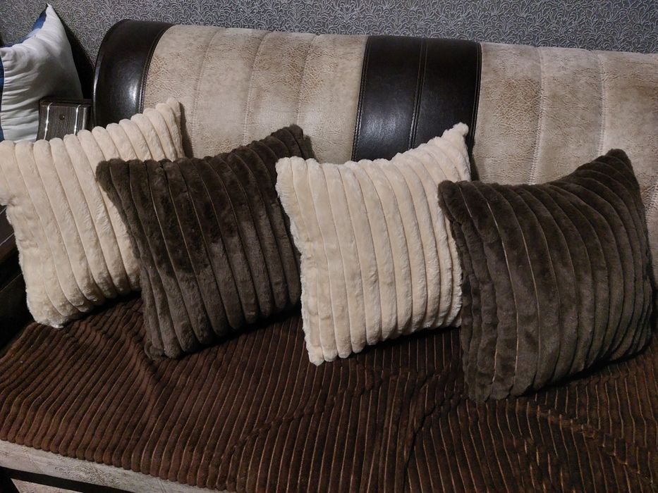 Продам декоративные подушки для дивана