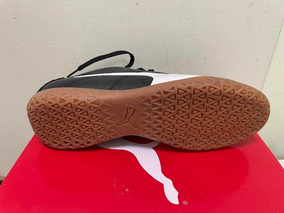 Нови с кутия футболни обувки за зала PUMA размер 42.5