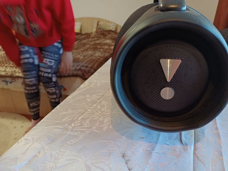 Vând boxa jbl bombox 3