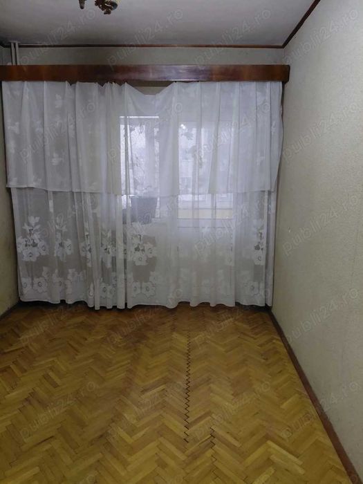 Apartament cu 3 camere decomandat etaj 3
