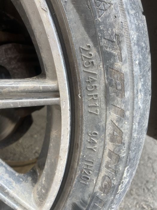 Продам срочно диски с резиной R17
