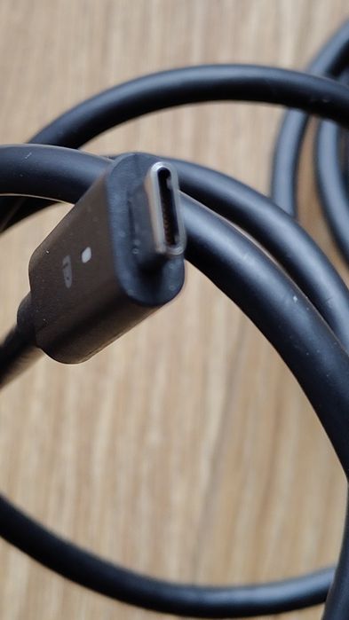 Docking station Dell WD 19 fara încărcător.