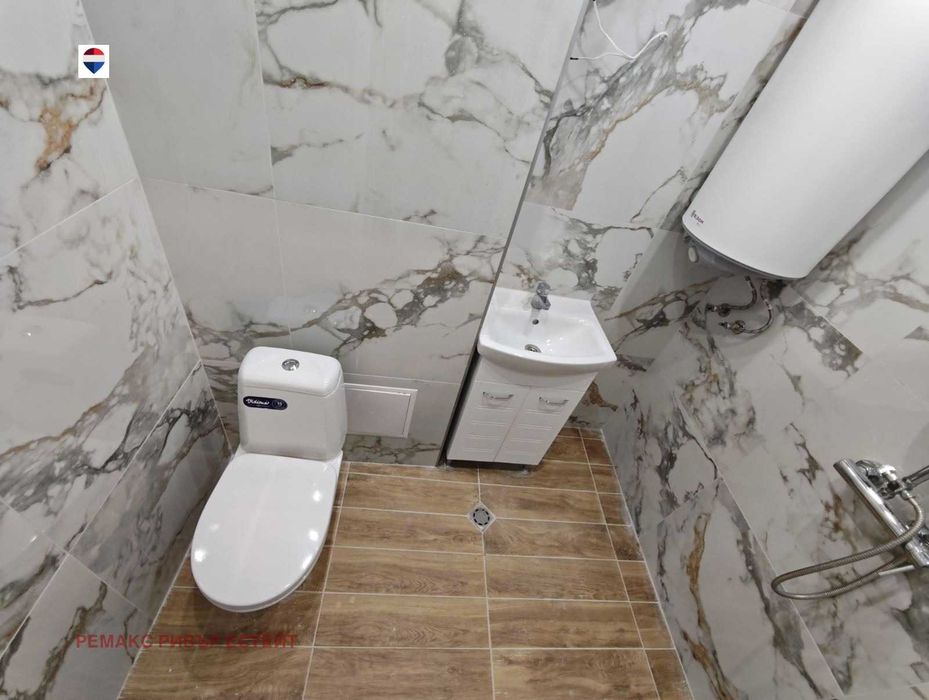 Двустаен апартамент за продажба кв. Родина 2
