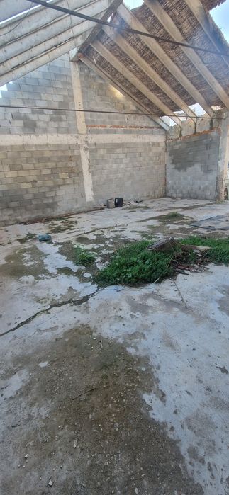 Хале в промишлена зона