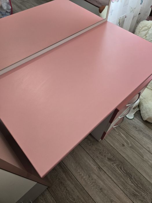 Дамска тоалетка/Гримьорна