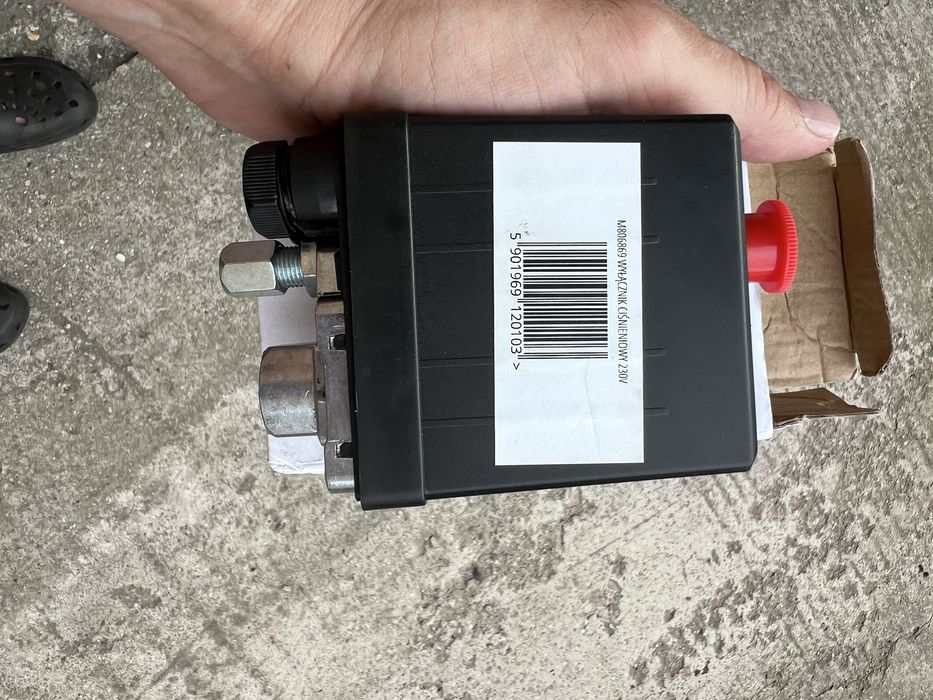 Presostat pentru Compresor Aer Comprimat 12 Bar - 3 Cai, 230 V, 12 Bar