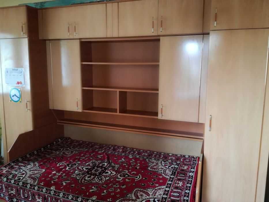 Inchiriez apartament la casa