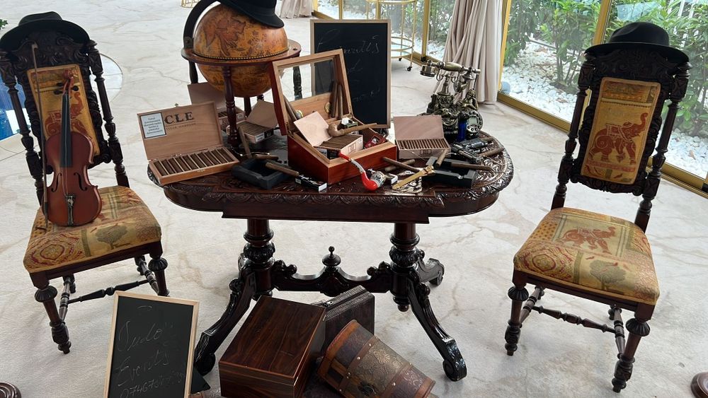 Cigar bar/cognac bar, Gangster's corner