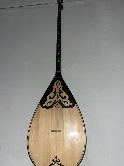 Домбыра с чехлом в отличном состоянии