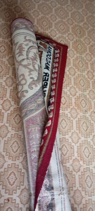 Продаются ковры.