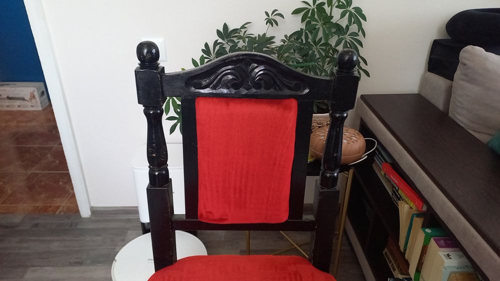 Столове - черно с червено за трапезария