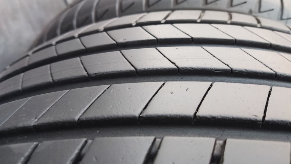 2бр. летни гуми 225/40/18 Bridgestone Turanza T 005
dot23
7mm