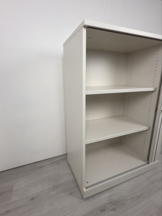 Офис шкаф съхранение за документи и други нужди обзавеждано