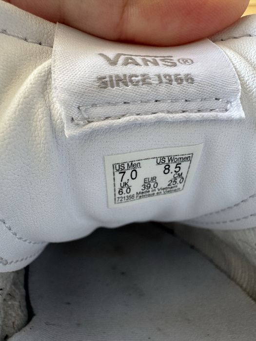 Продам новые кеды Vans