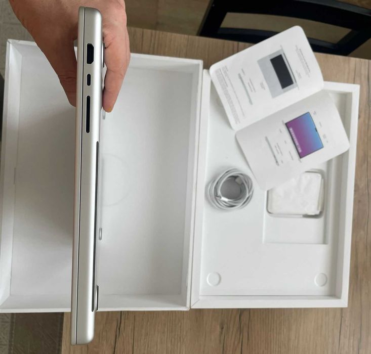 16-inch MacBool Pro M4 Max Chip 36GB memory 1Tb storage