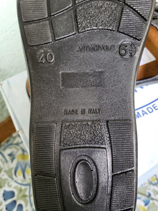 firma MARIBON vara nr 40 d in piele și teniși Diesel  ,41.