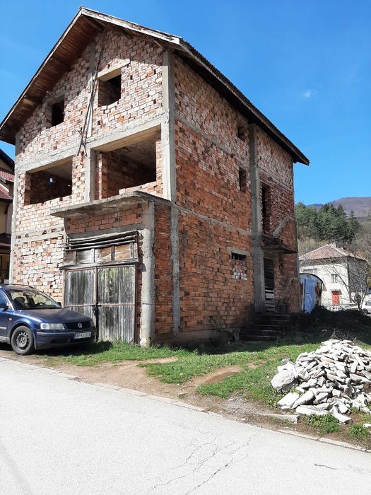 Продава се къща в с.Згориград 292 кв.м.