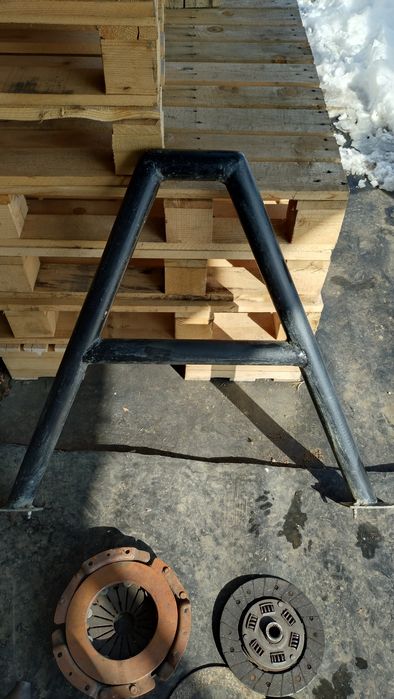 Части за Лада Нива ,козирка предно стъкло,,,ролбар