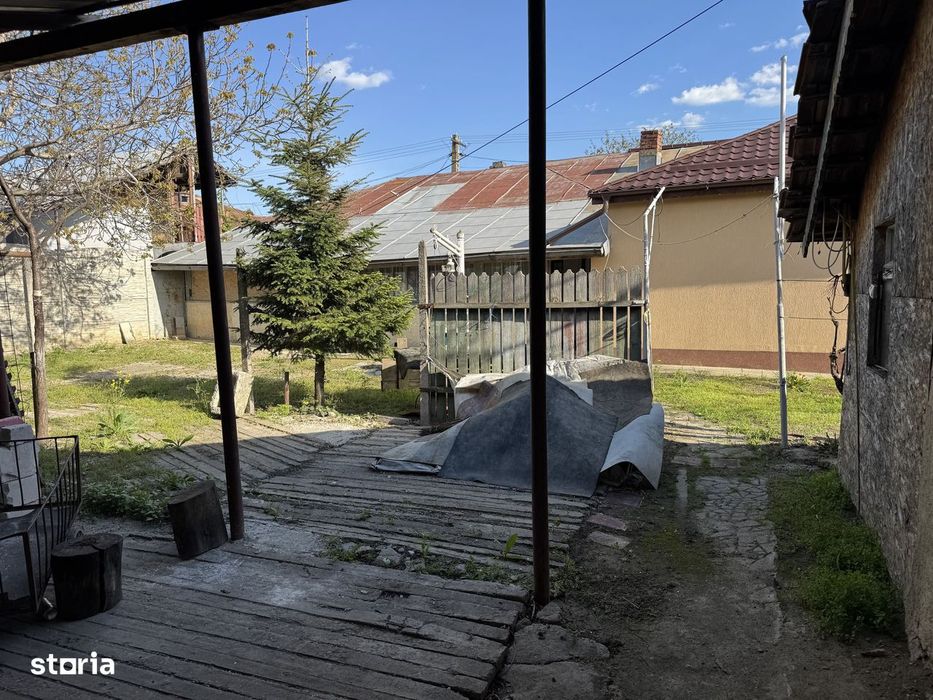 Ulmeni, Buzau, Casă cu pivniță și curte mare în mediul rural