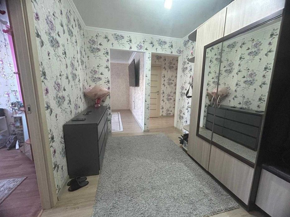 3 комнатная, 20 мкр.