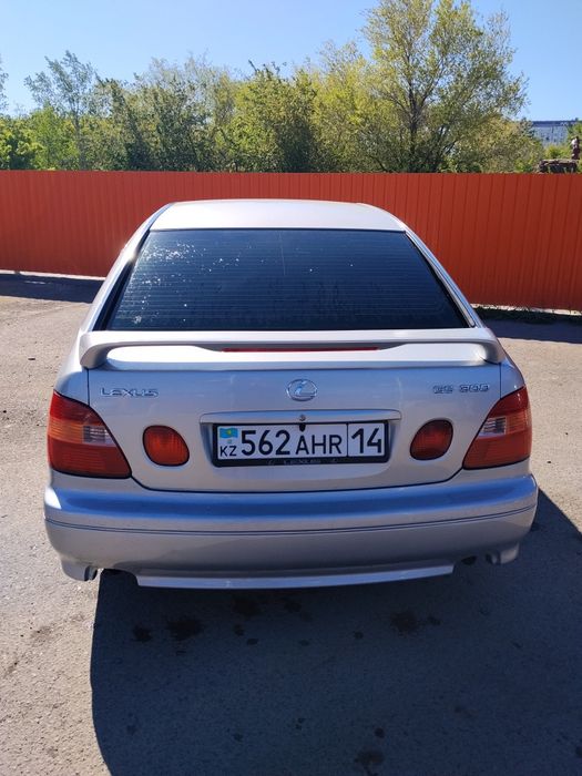 Машина Лексус GS 300