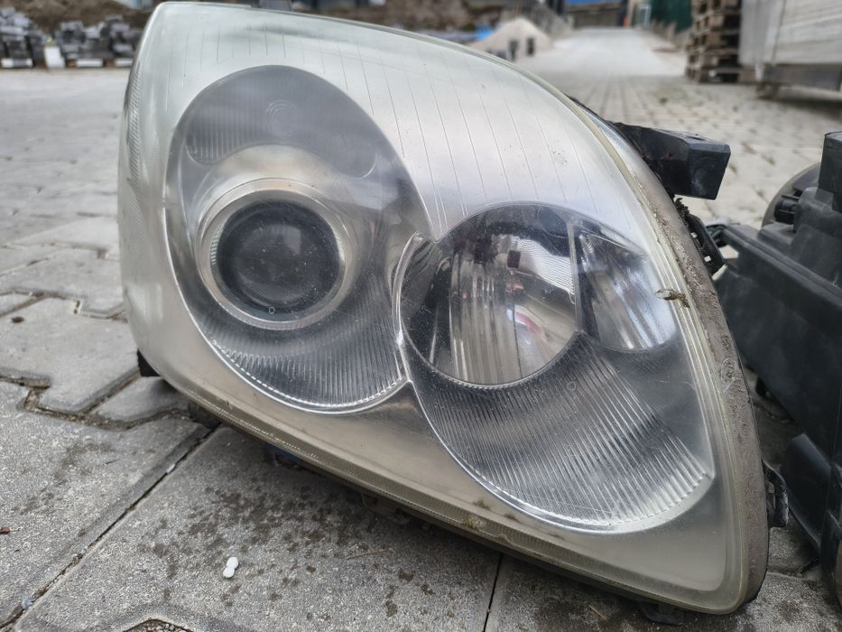Фарове за toyota avensis