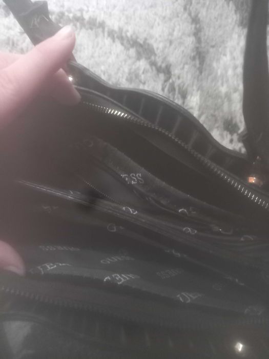 Намалена нова оригинална чанта Guess