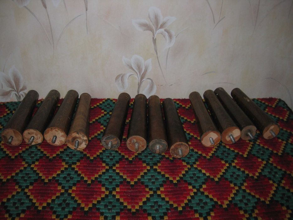 Стари, букови крака за мебели.
Цени 8-10 евро.
Пращам по Еконт.