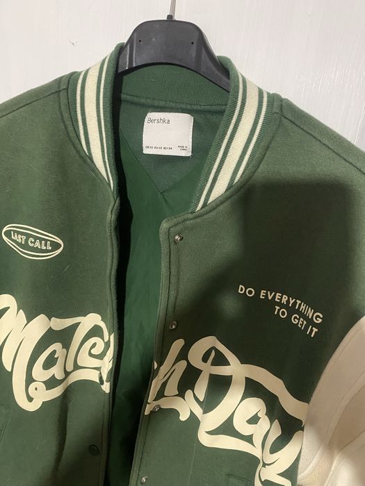 Сака и якенца за по 8 лв броя