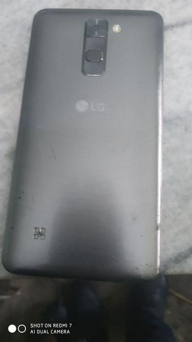 LG 16 xotira ekranda palasa tushgan