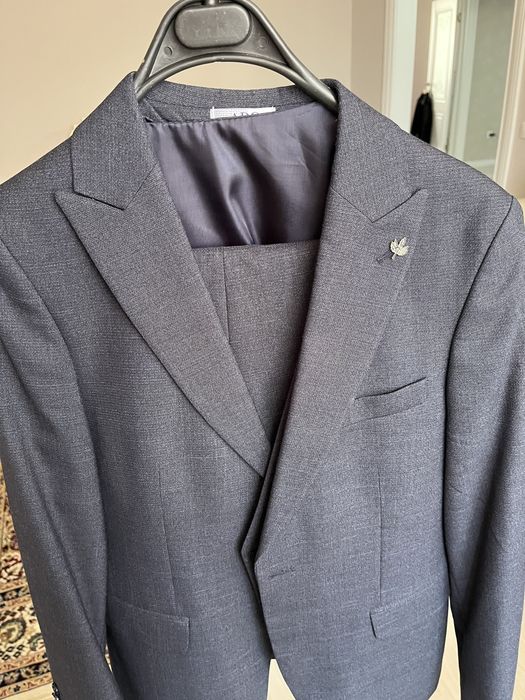 Костюм мужской тройка