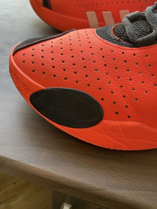 Продам кроссовки для баскетбола адидас