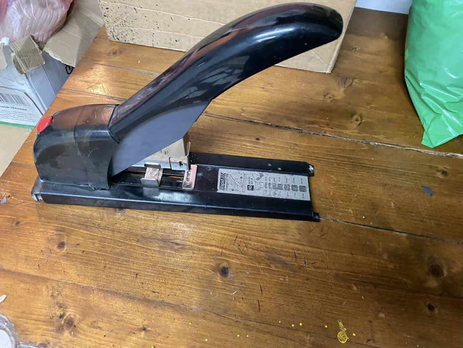 Продам степлер для бумаги