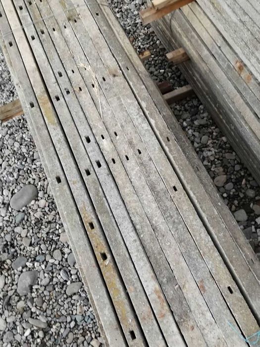 Vand stalpi din beton.