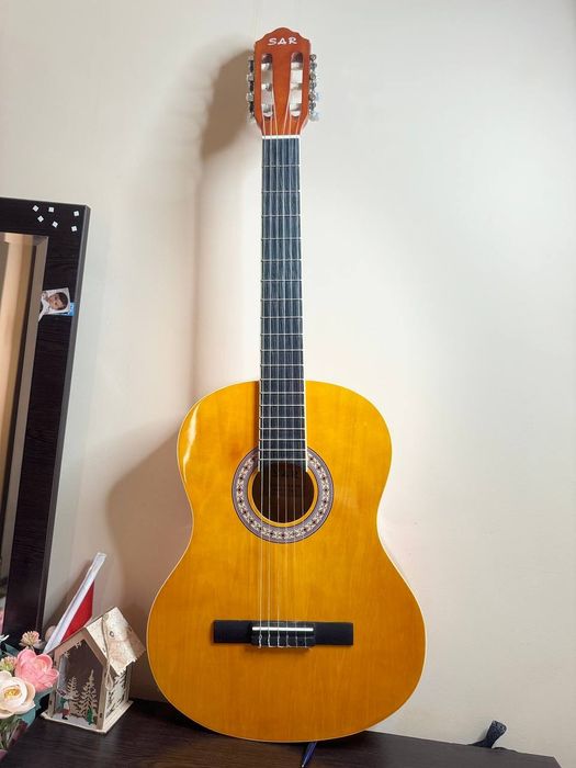 SAR  gitara yangi olinib ishlatilmagan