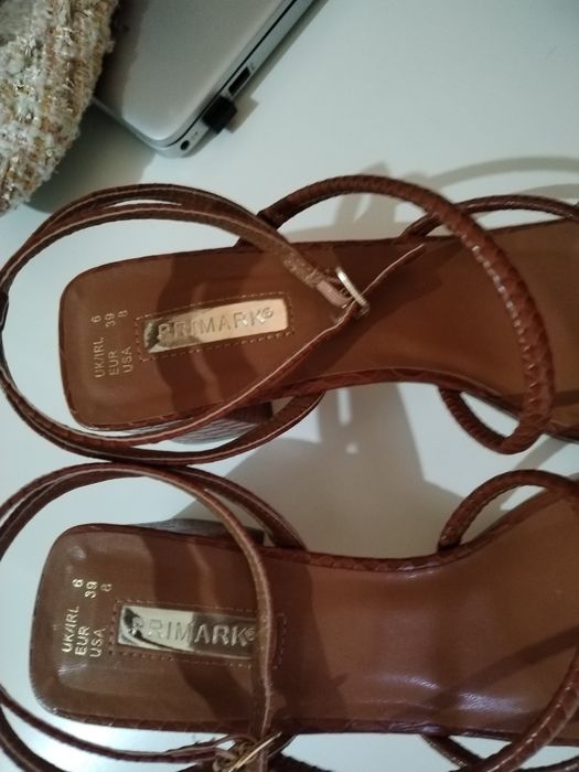 Кожени сандали Primarс с кроко ефект, чанта Gucci