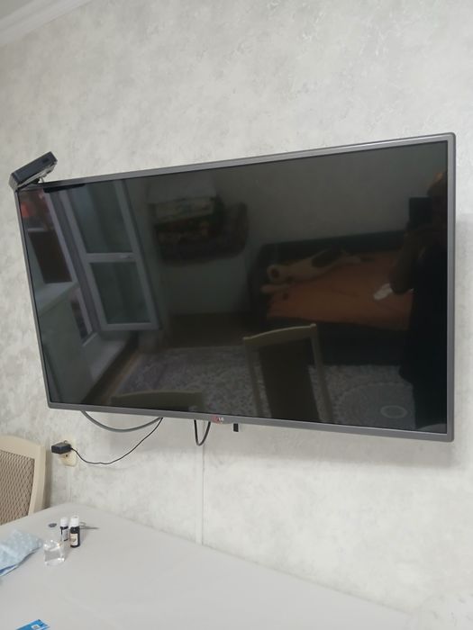 Продаю телевизор LG 105см