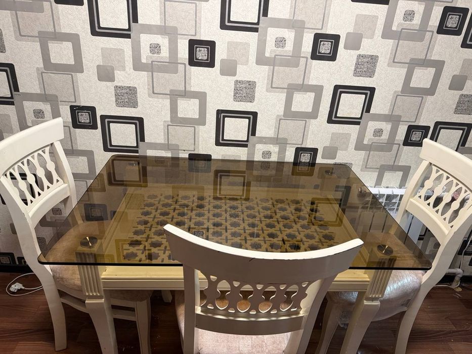 Срочно продаётся кухонный стол стул