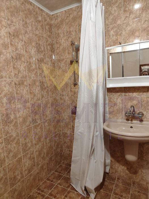 Отдава под наем 3-стаен в Нептун, 110 кв.м.