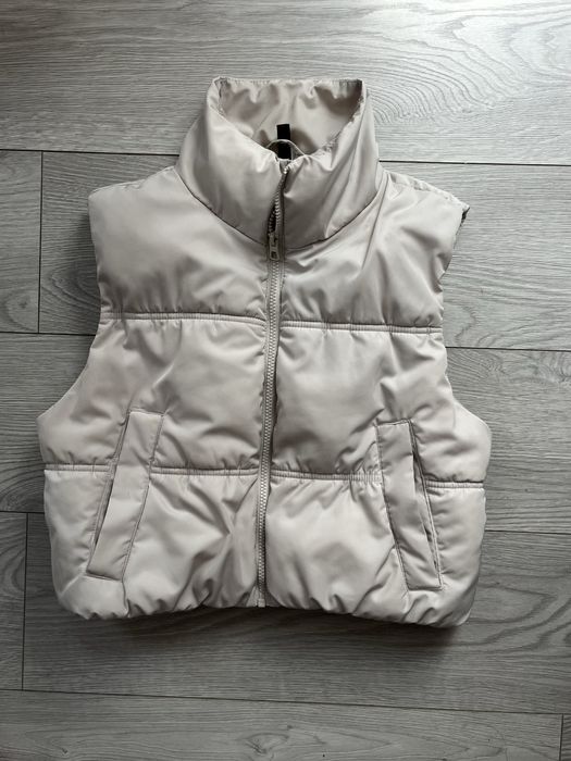 бежово късо елече H&M