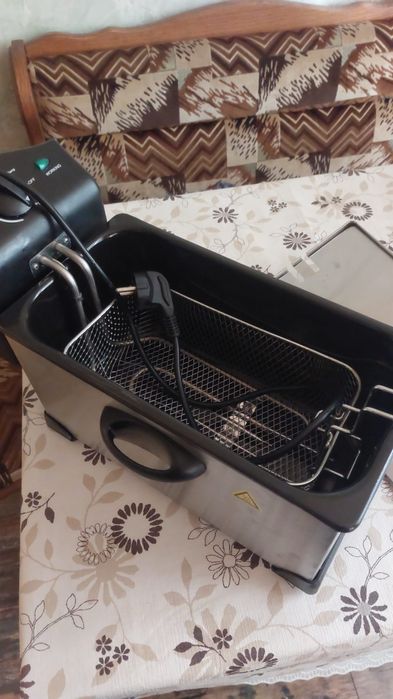 Masina de pâine si aparat de prajit