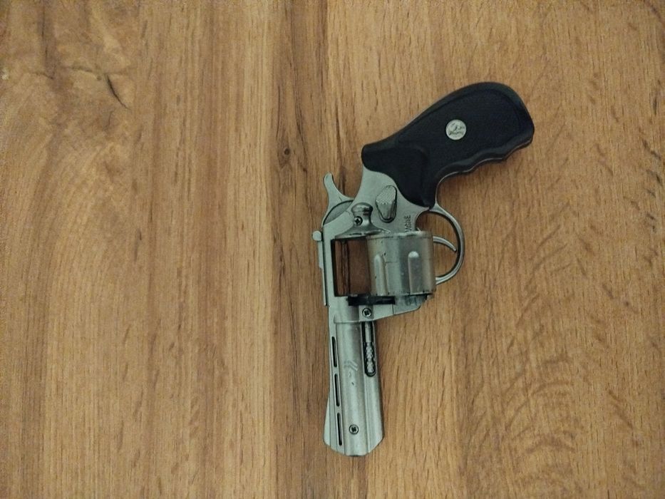 Метален пистолет с капси