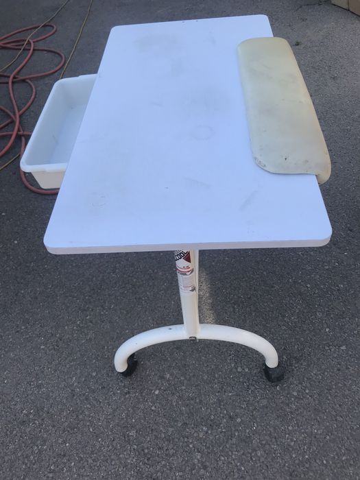 Столик для манекюра