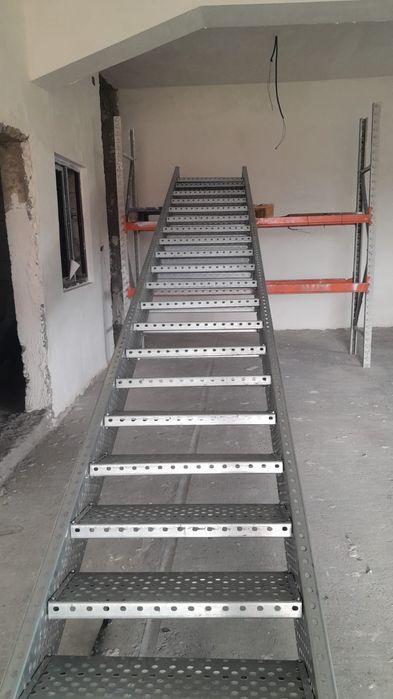 Scara metalica zincata neoxidabila