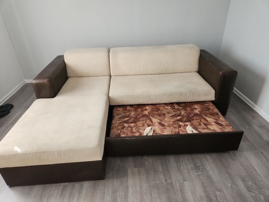 Диван в бежово и тъмно кафяво