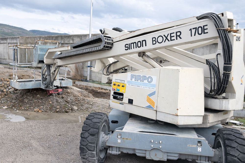 Вишка Simon Boxer 170E – 17м – Нови Искър / София