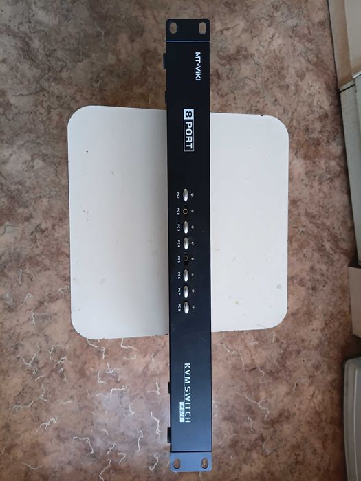 Продам KVM Switch.