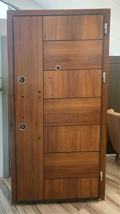 Входна врата с облякана каса Mari