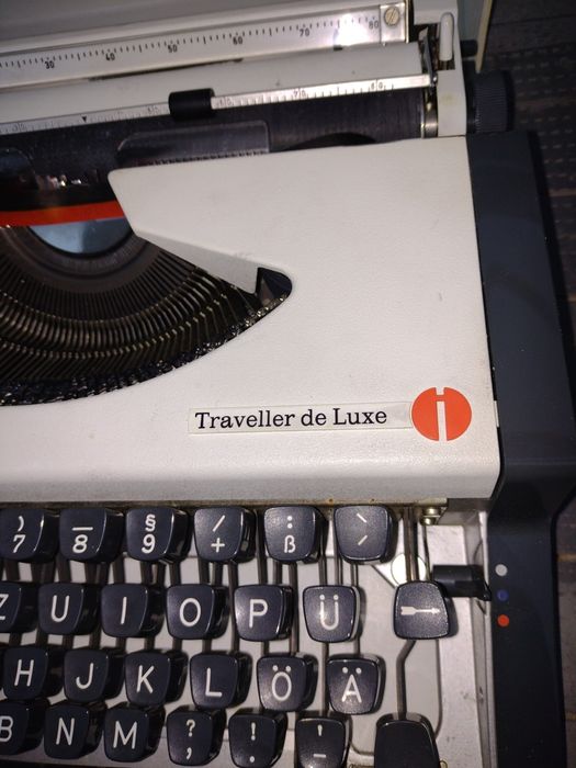 vând mașină de  scris