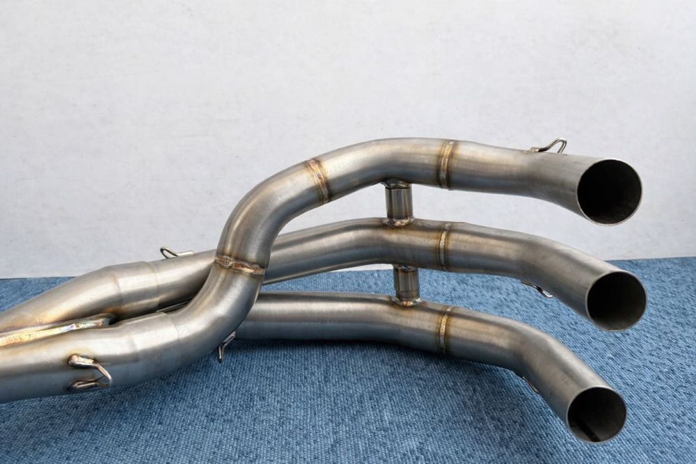 YAMAHA TRACER 900  Leo Vince